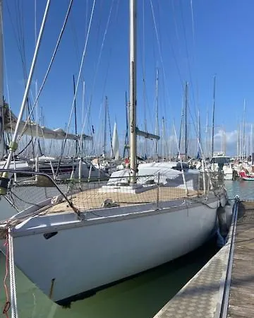 Botel Location Petit Voilier