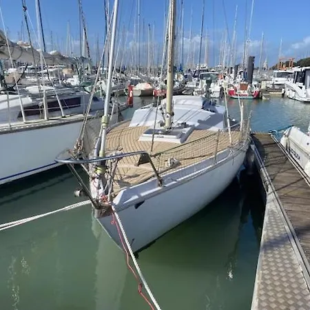 Botel Location Petit Voilier *