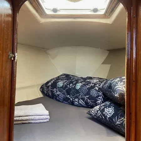 Bateau-hôtel Location Petit Voilier *