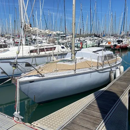 Botel Location Petit Voilier